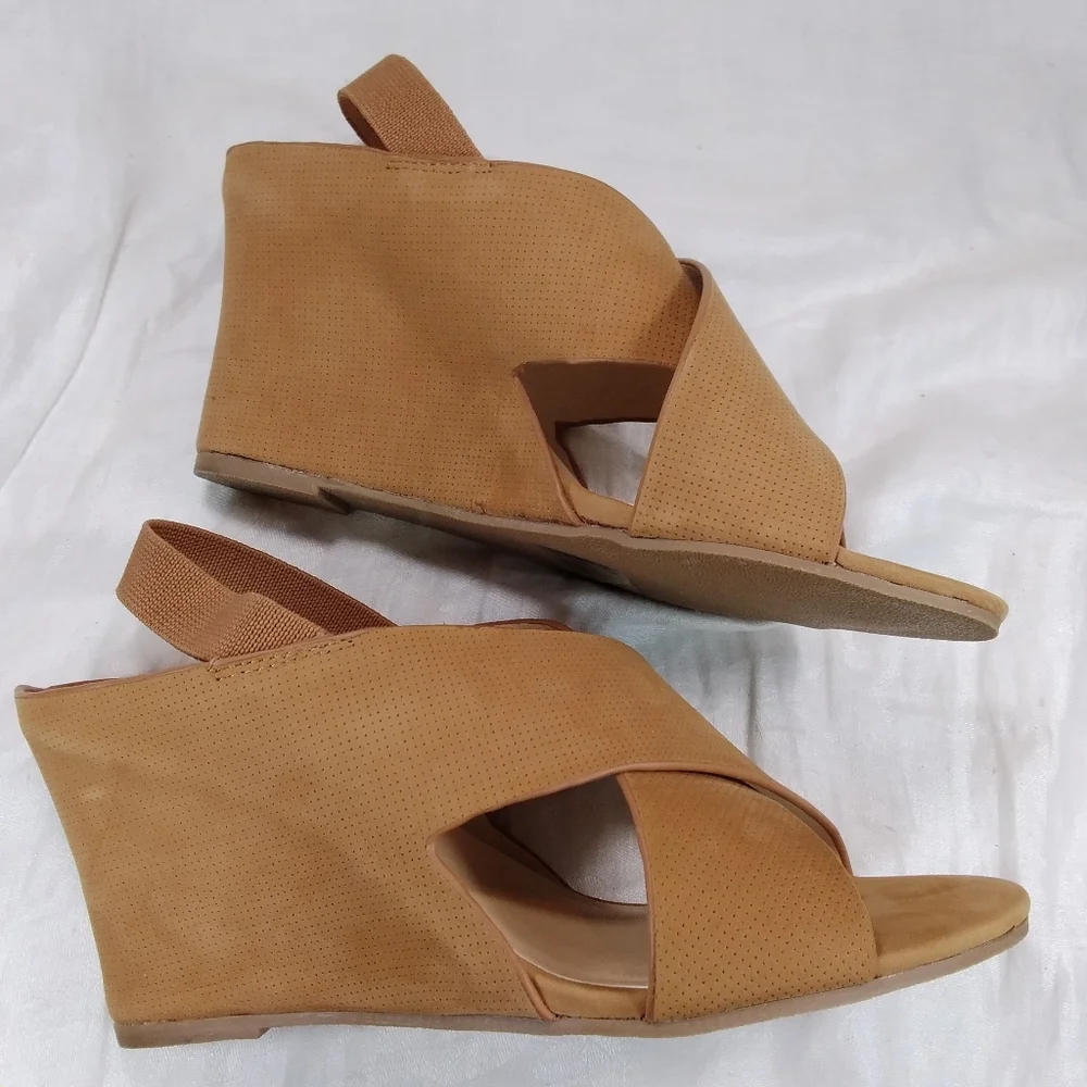 Matisse Harlow Cognac Brown SANDALS Womens Size 10M Criss Cross Perforated Wedge